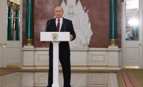 Путин уверен, что Россия сможет преодолеть трудности и сохранить страну великой и независимой